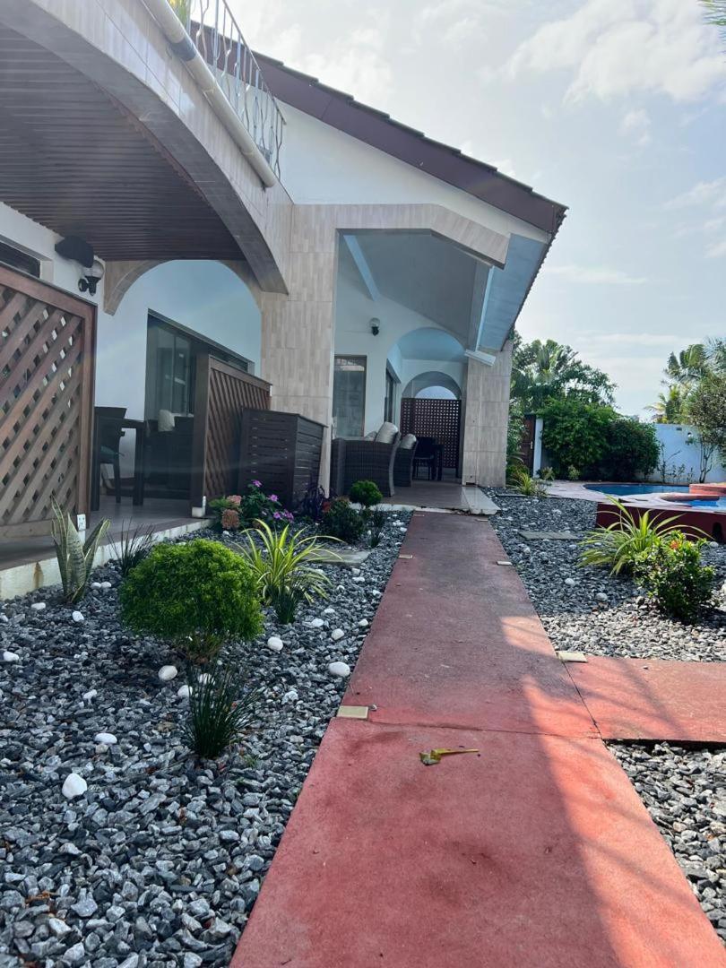 Residence Hoteliere Oceane Либревиль Экстерьер фото