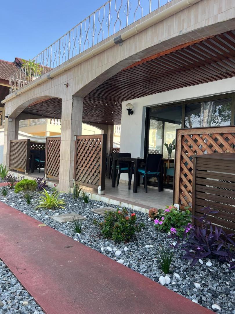 Residence Hoteliere Oceane Либревиль Экстерьер фото
