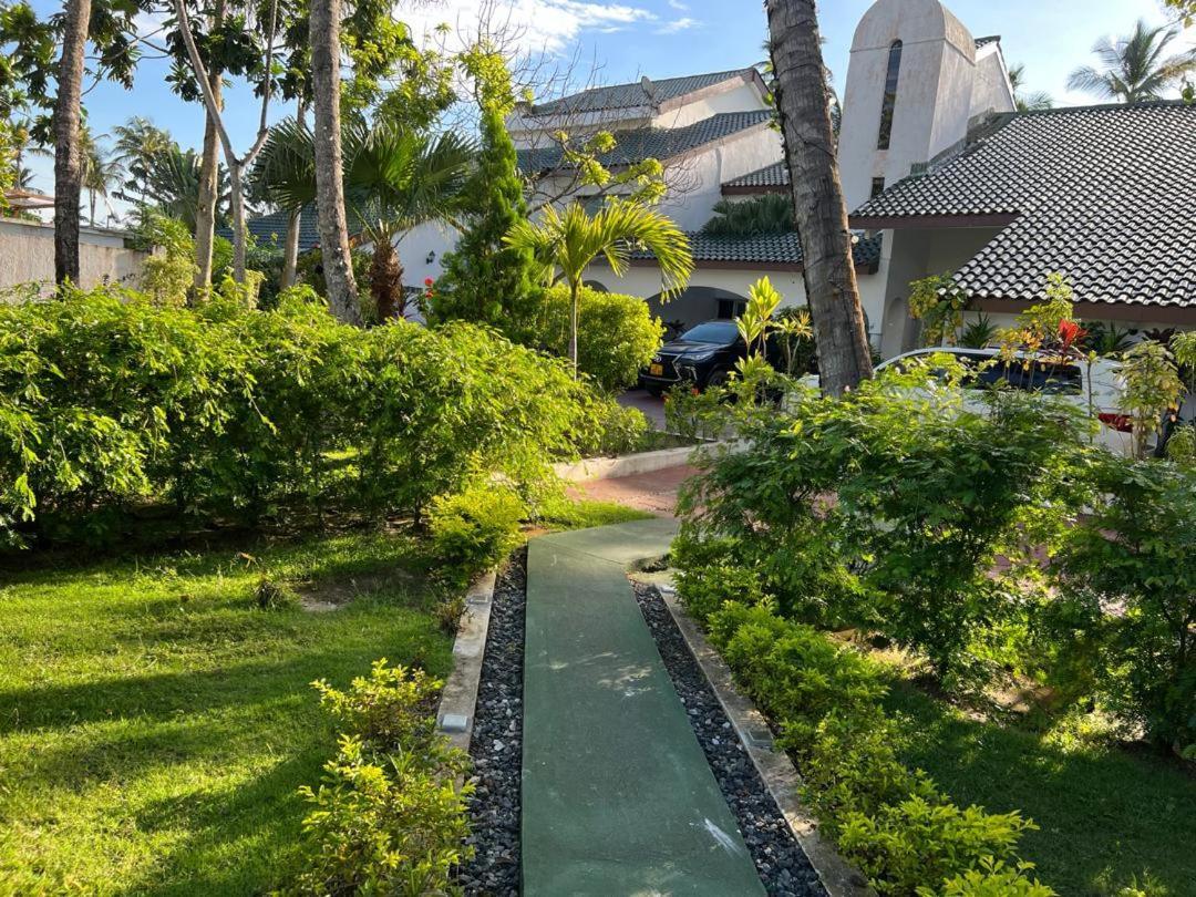 Residence Hoteliere Oceane Либревиль Экстерьер фото
