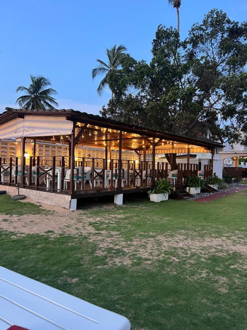 Residence Hoteliere Oceane Либревиль Экстерьер фото