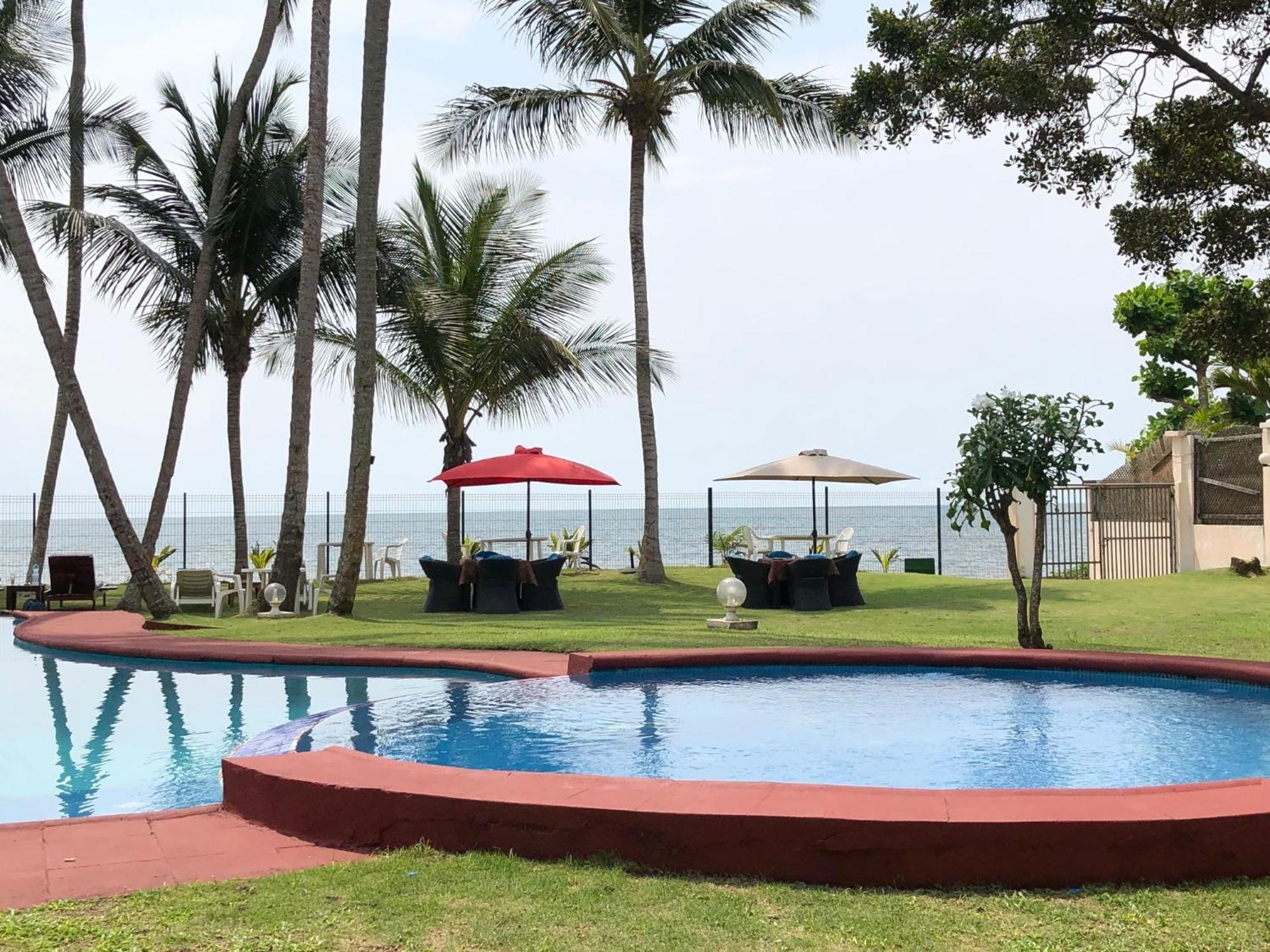 Residence Hoteliere Oceane Либревиль Экстерьер фото